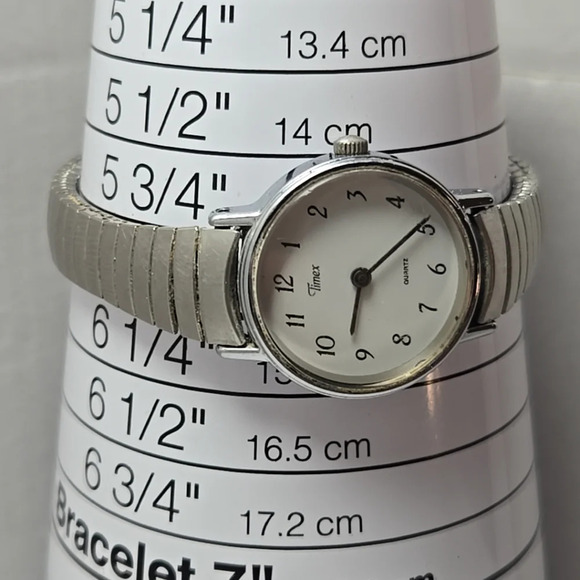 Womens Vintage Timex 22mm Watch Silver Tone Round Stretch Band New Battery - Picture 6 of 12